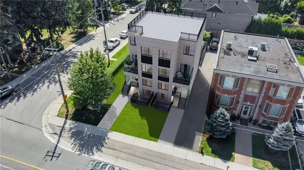 44 Mississauga Road N