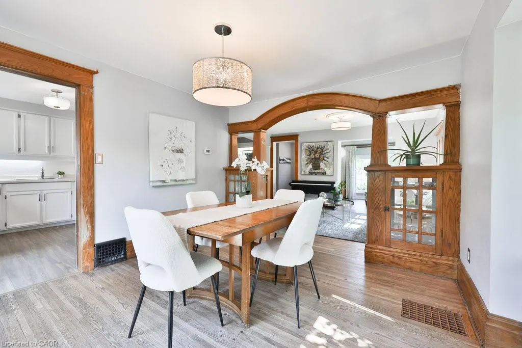 44 Mississauga Road N