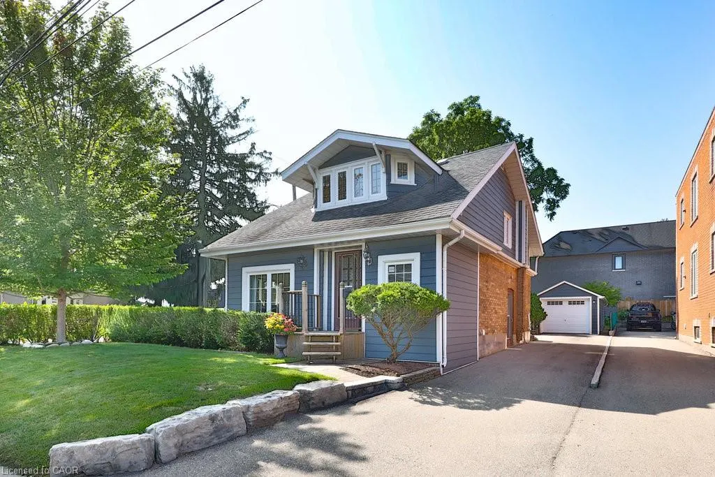 44 Mississauga Road N