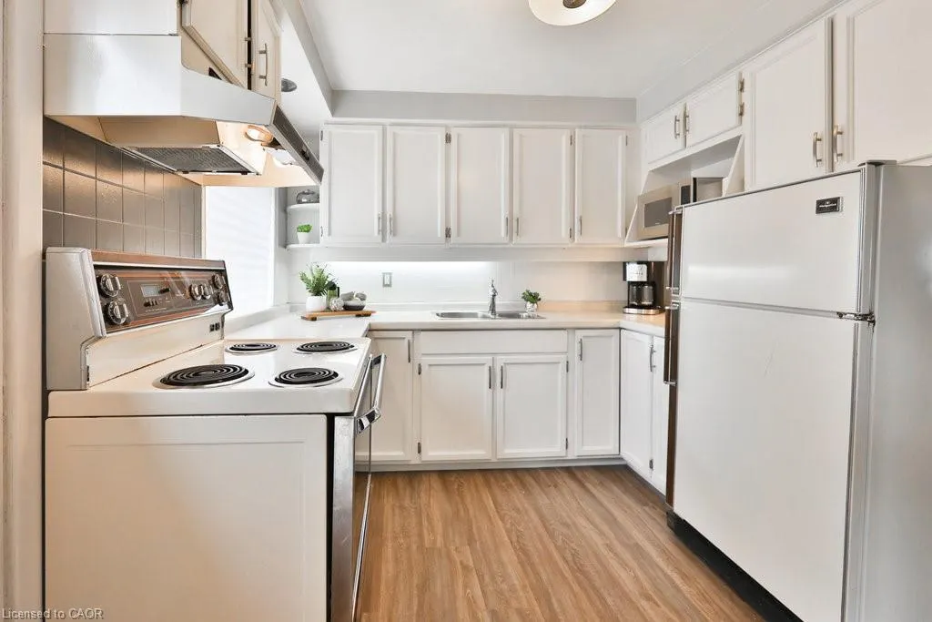 44 Mississauga Road N