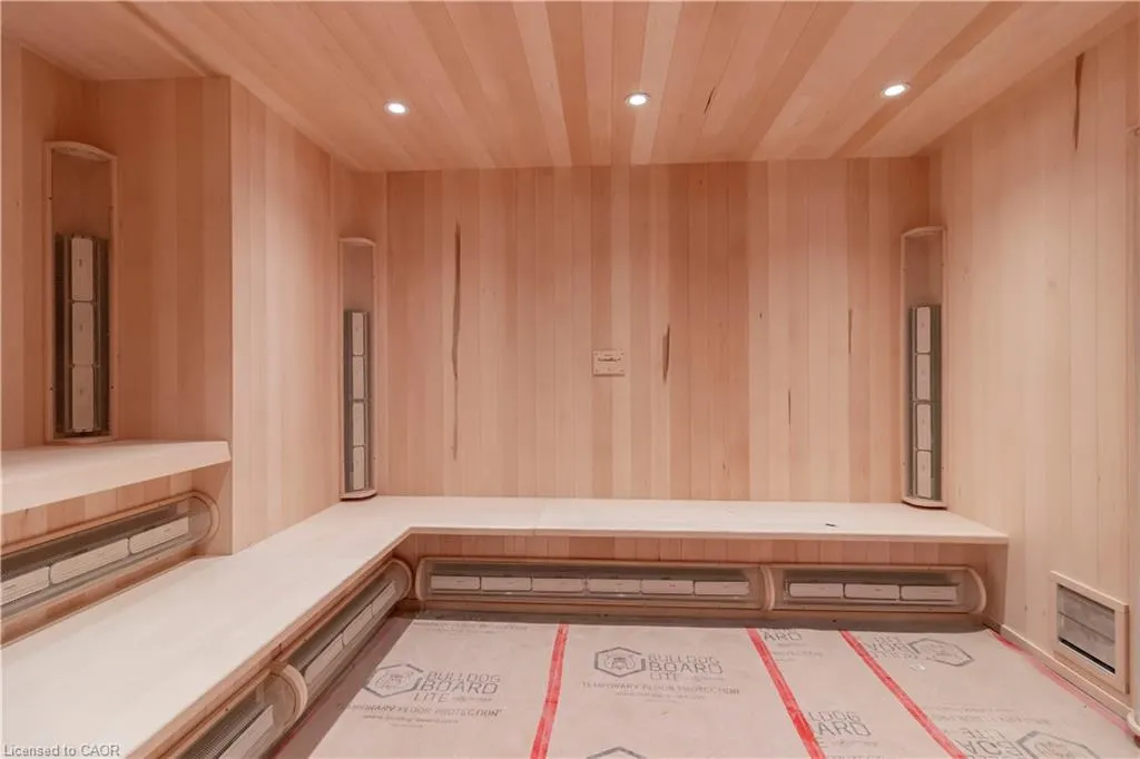 25 Wellington Street S, #2612