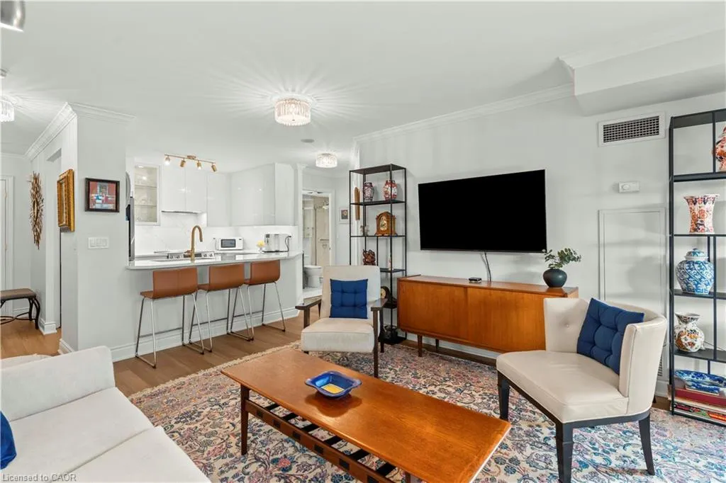 442 Maple Avenue, #401