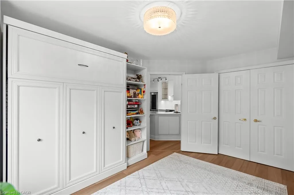 442 Maple Avenue, #401