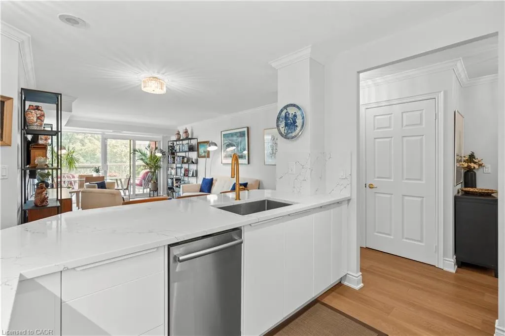 442 Maple Avenue, #401