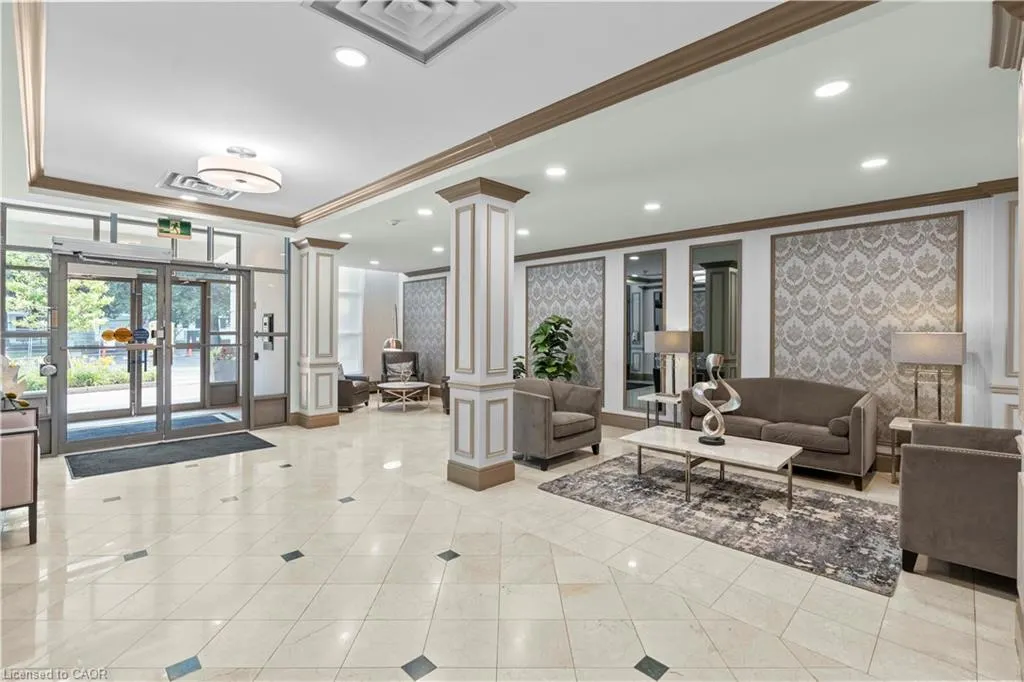 442 Maple Avenue, #401