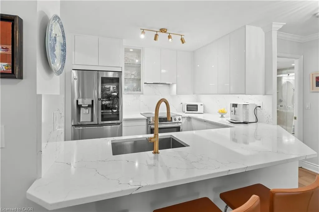 442 Maple Avenue, #401