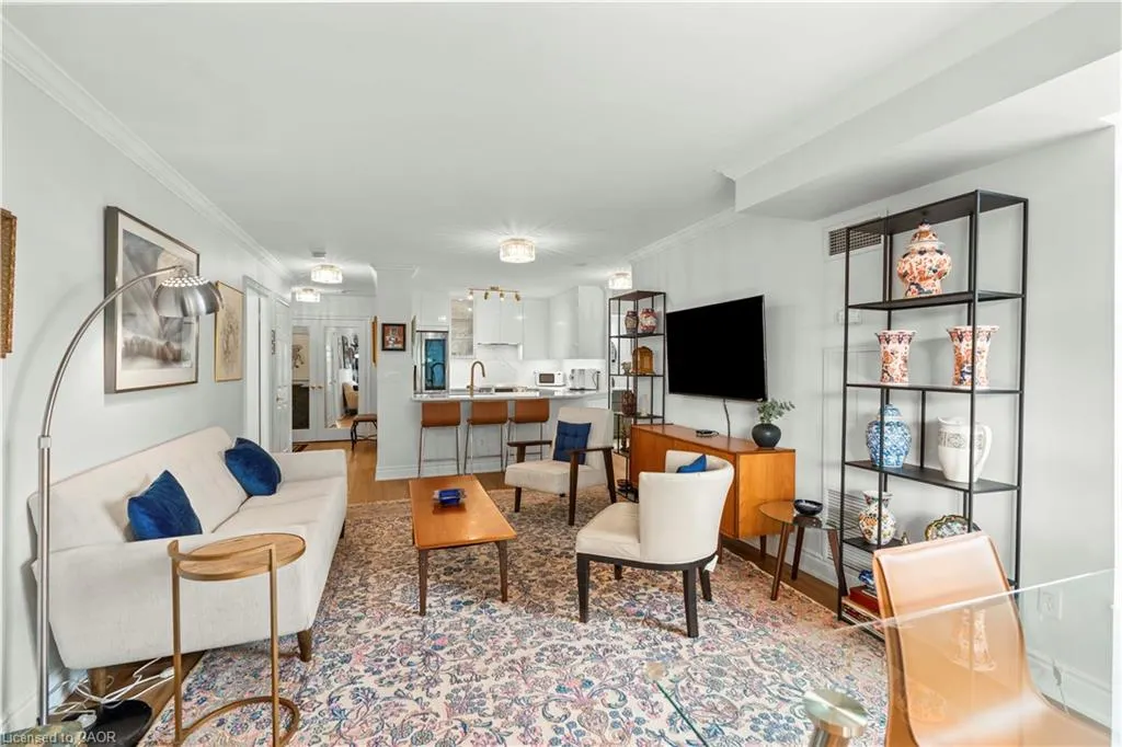 442 Maple Avenue, #401