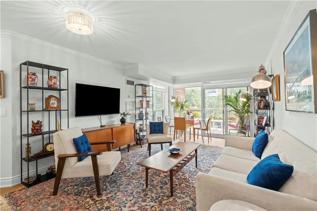 442 Maple Avenue, #401