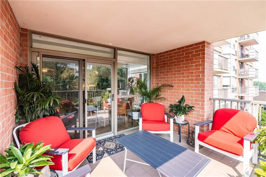 442 Maple Avenue, #401