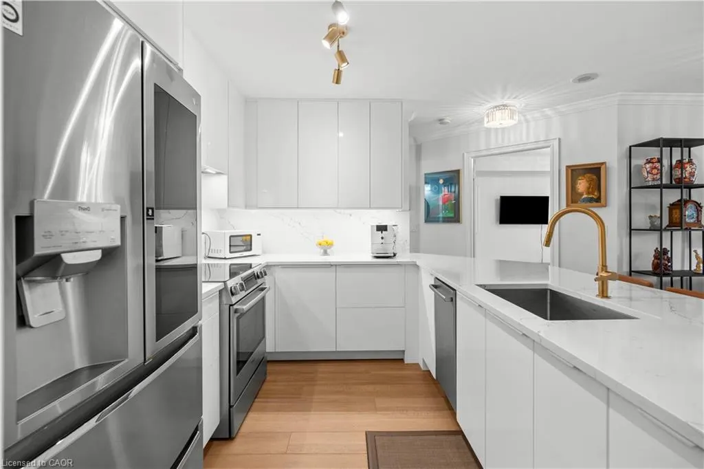 442 Maple Avenue, #401