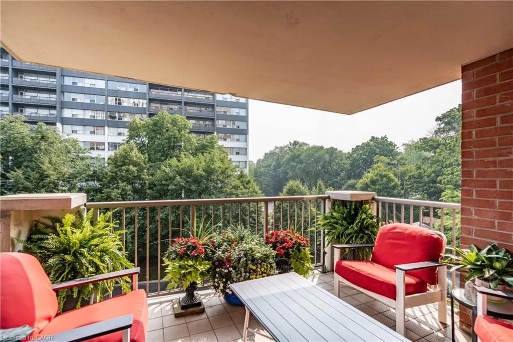 442 Maple Avenue, #401