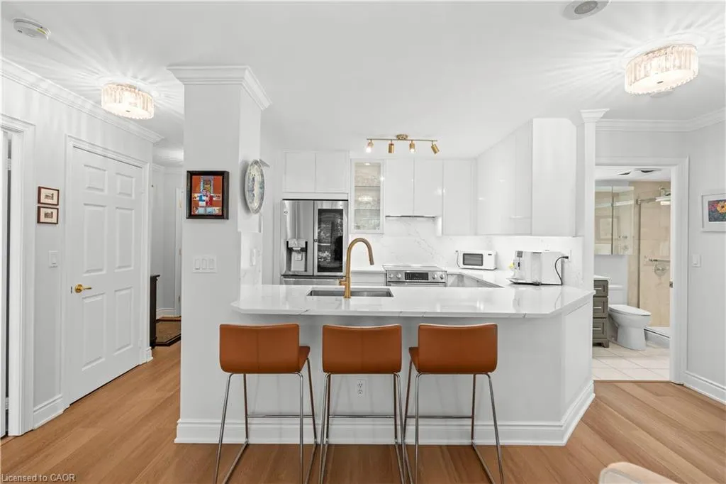 442 Maple Avenue, #401