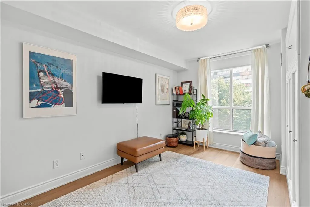 442 Maple Avenue, #401