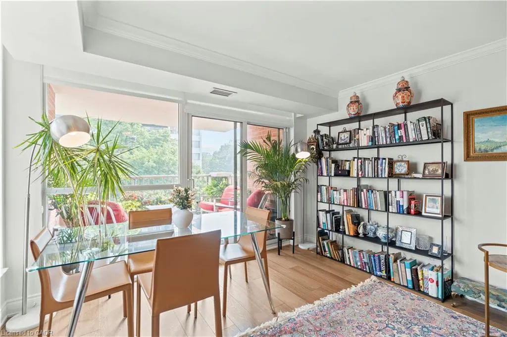 442 Maple Avenue, #401