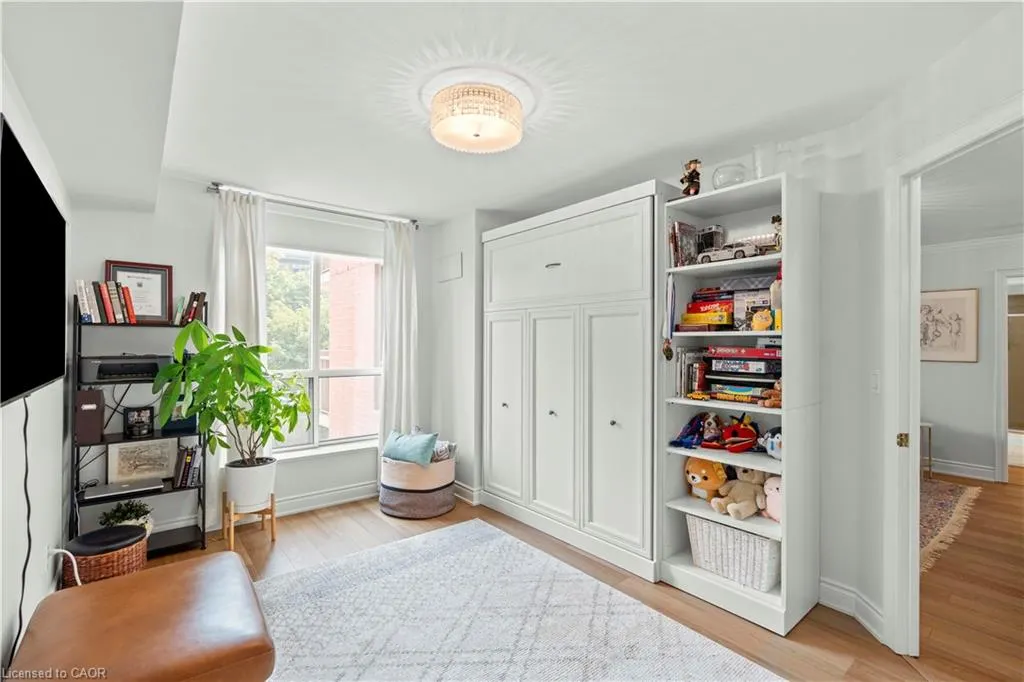 442 Maple Avenue, #401