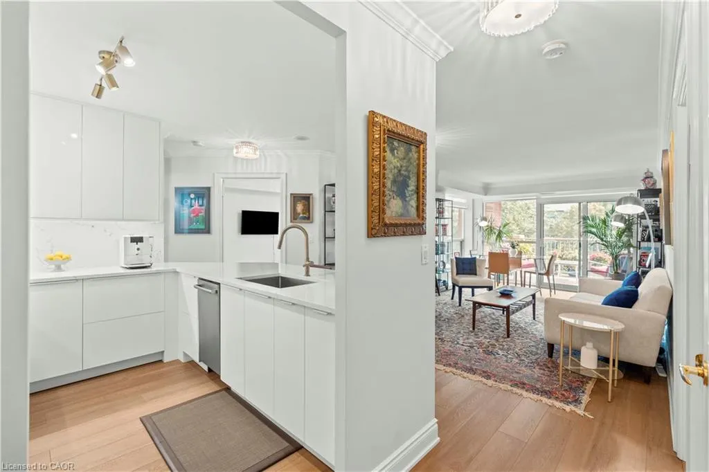 442 Maple Avenue, #401