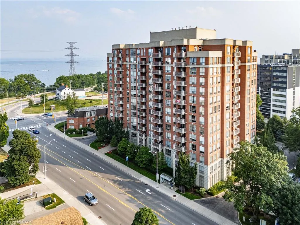 442 Maple Avenue, #401