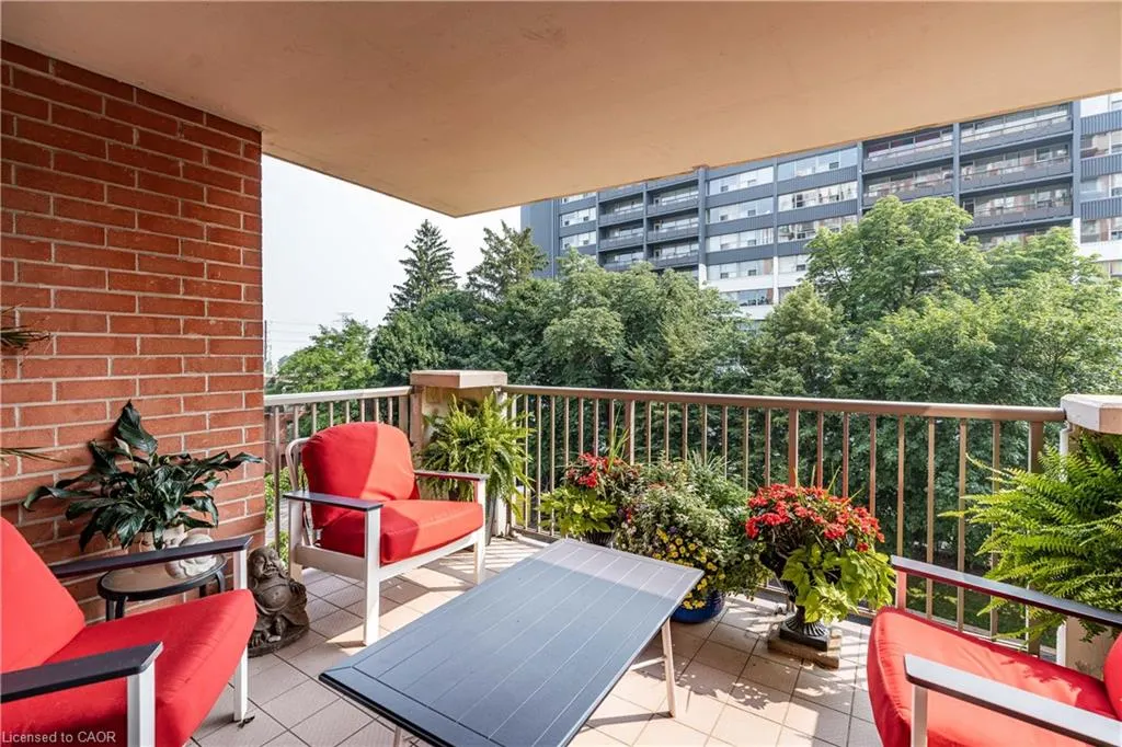 442 Maple Avenue, #401