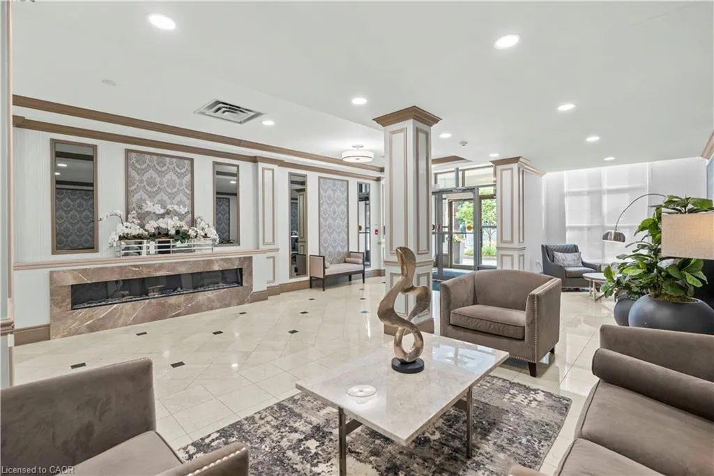 442 Maple Avenue, #401