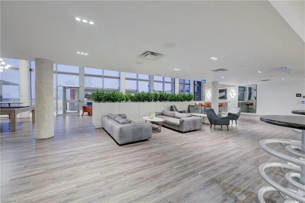 15 Wellington Street S, #2302