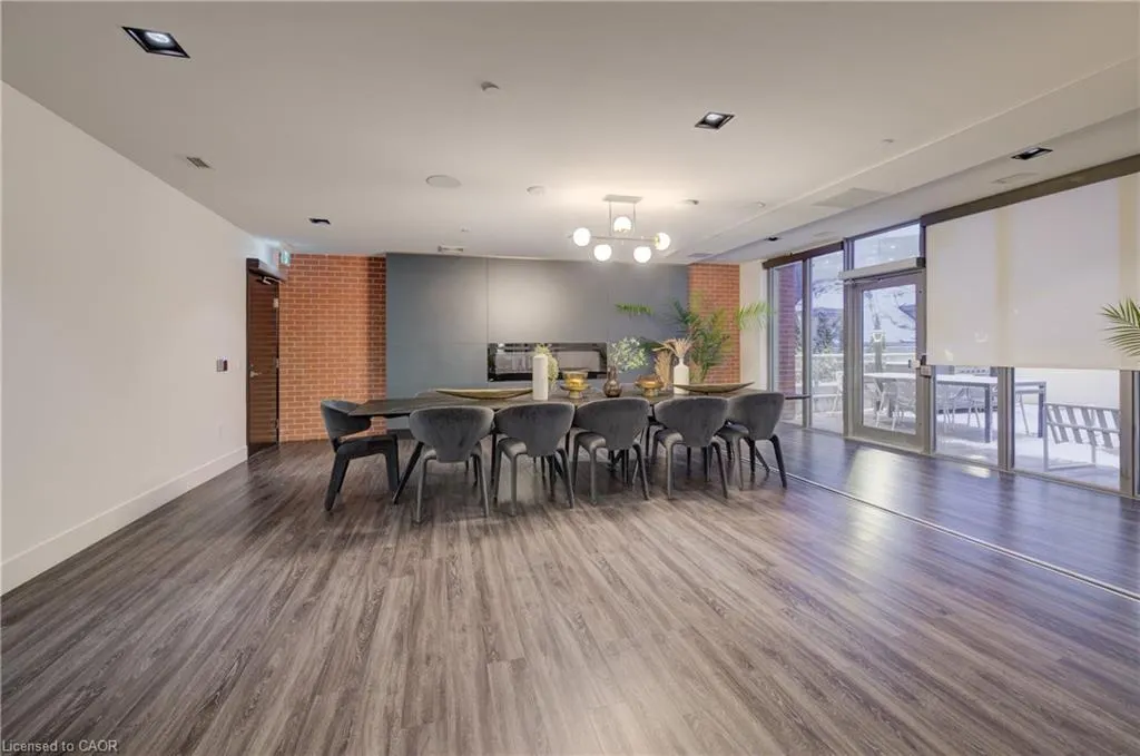 15 Wellington Street S, #2302