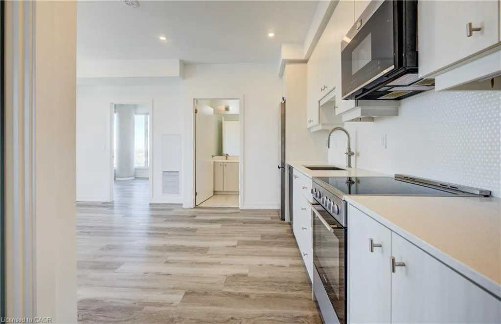 15 Wellington Street S, #2302