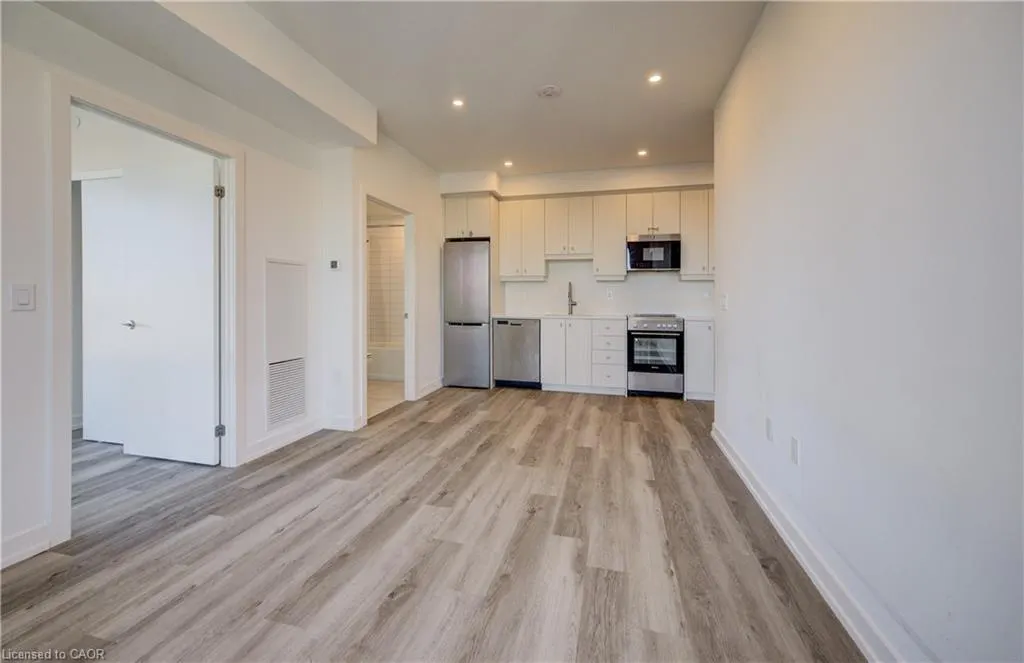 15 Wellington Street S, #2302