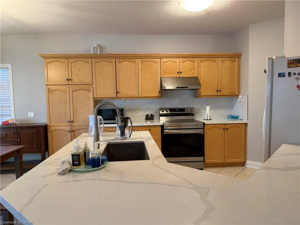 425 Old Oak Drive, #Upper