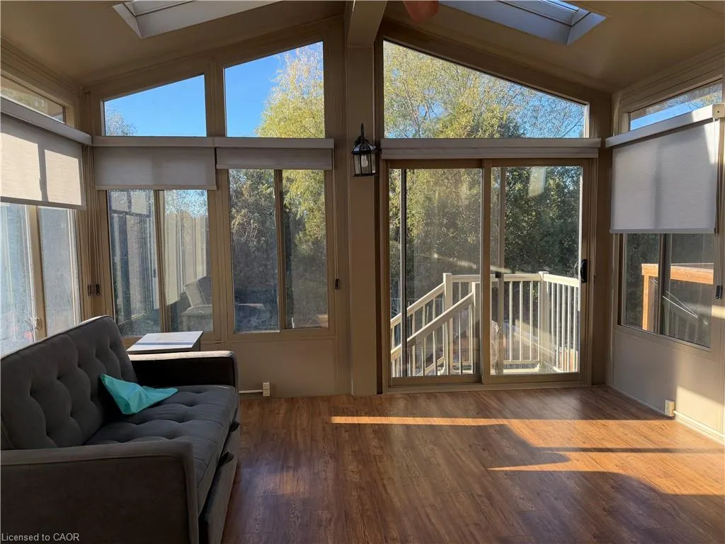 425 Old Oak Drive, #Upper