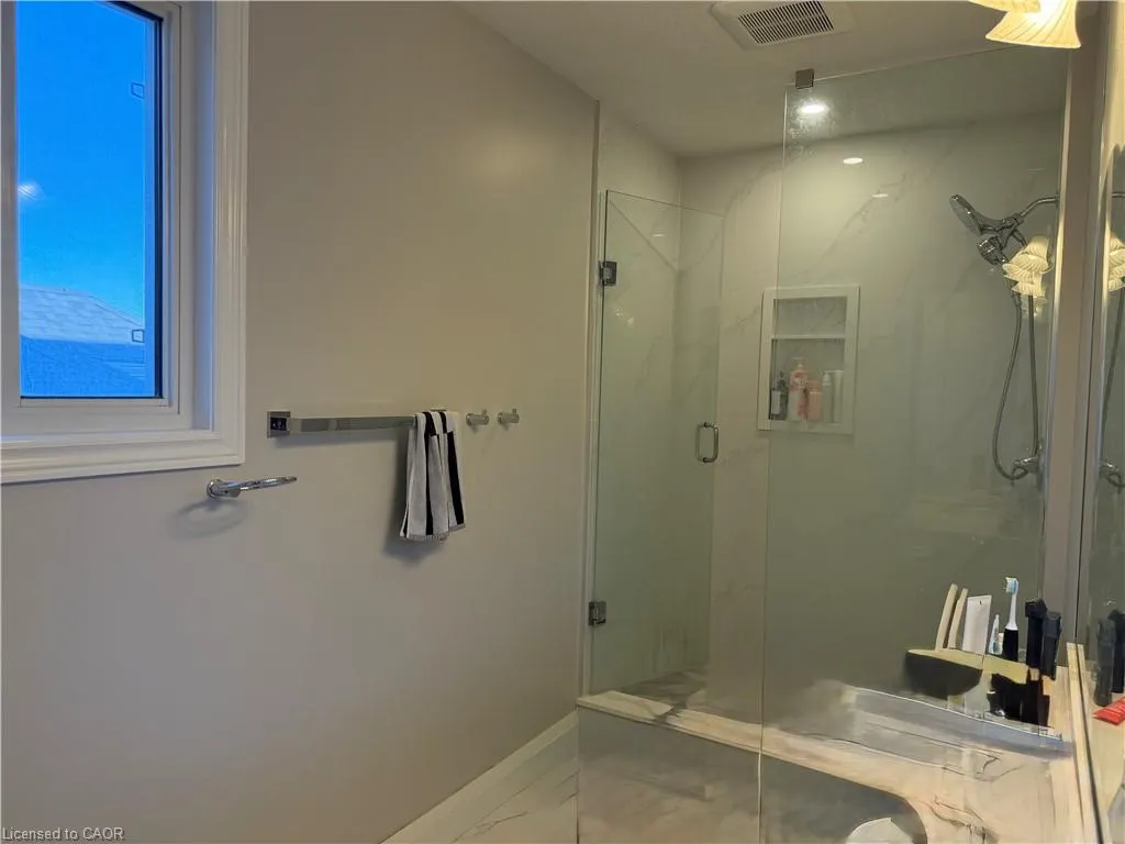 425 Old Oak Drive, #Upper