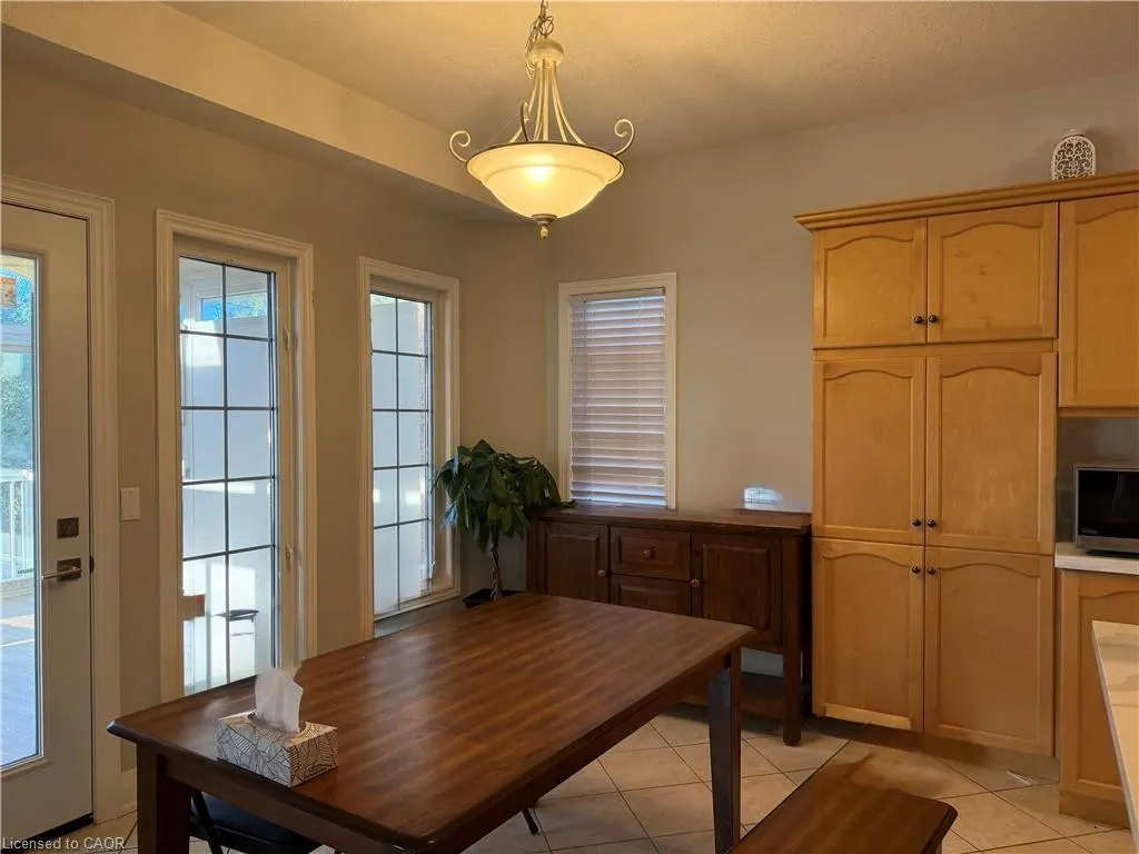 425 Old Oak Drive, #Upper