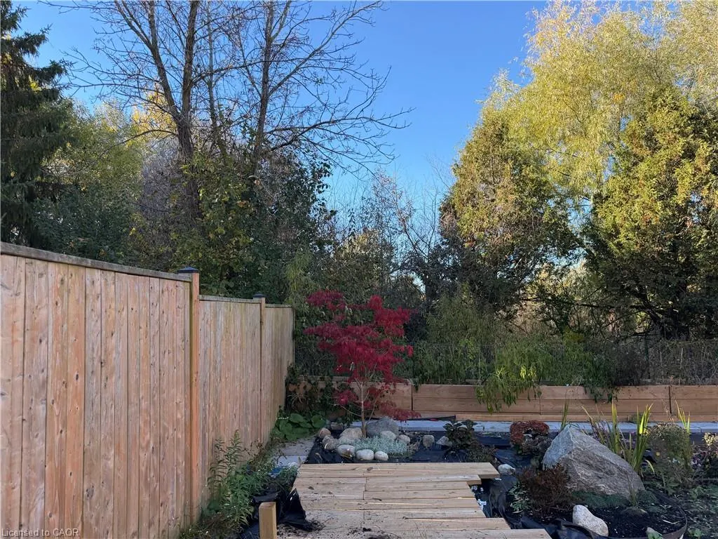 425 Old Oak Drive, #Upper