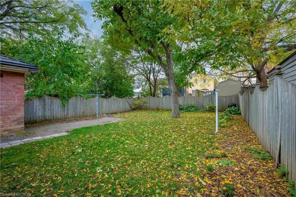 34 Stirling Avenue N