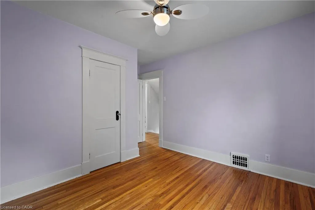 34 Stirling Avenue N