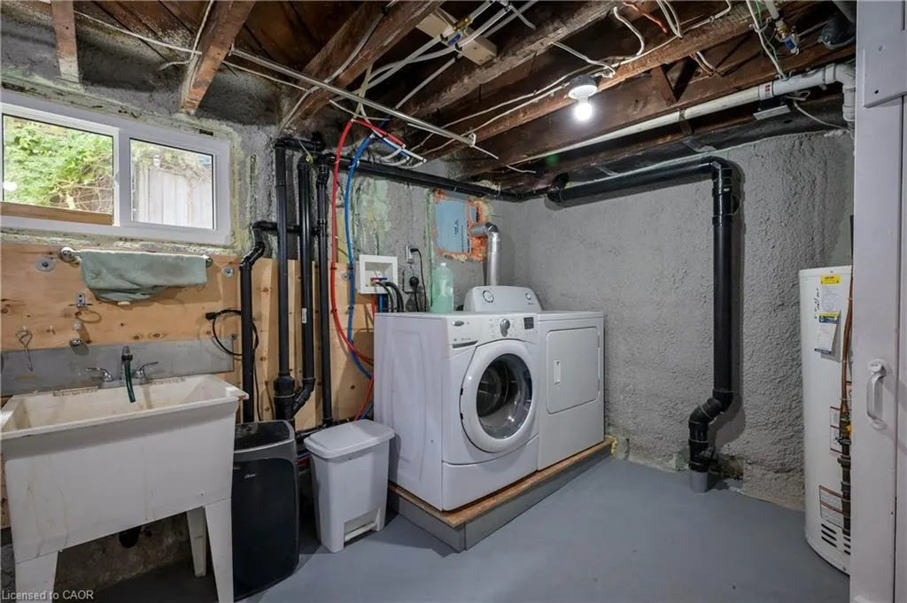 34 Stirling Avenue N