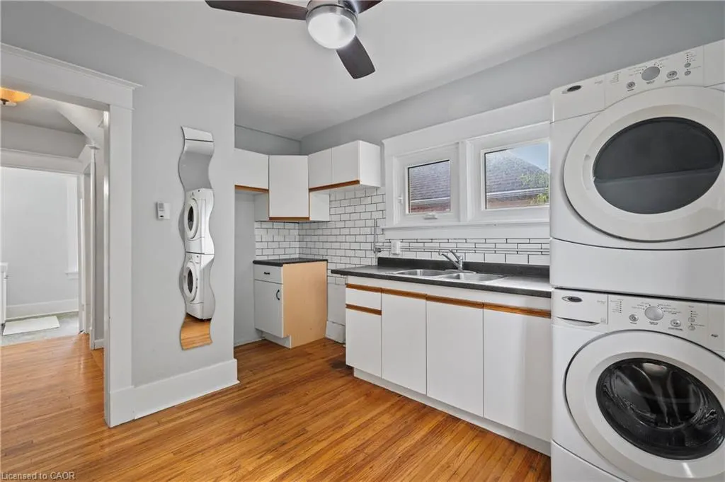 34 Stirling Avenue N