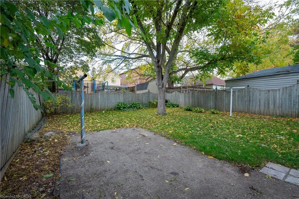 34 Stirling Avenue N