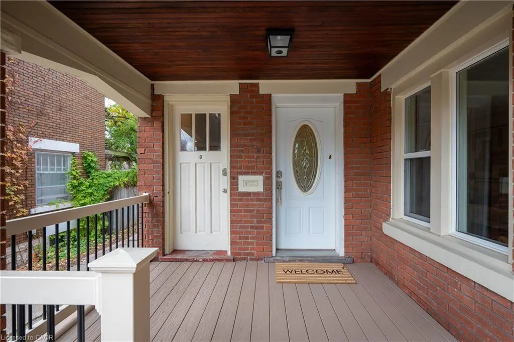 34 Stirling Avenue N