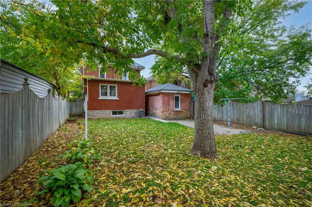 34 Stirling Avenue N