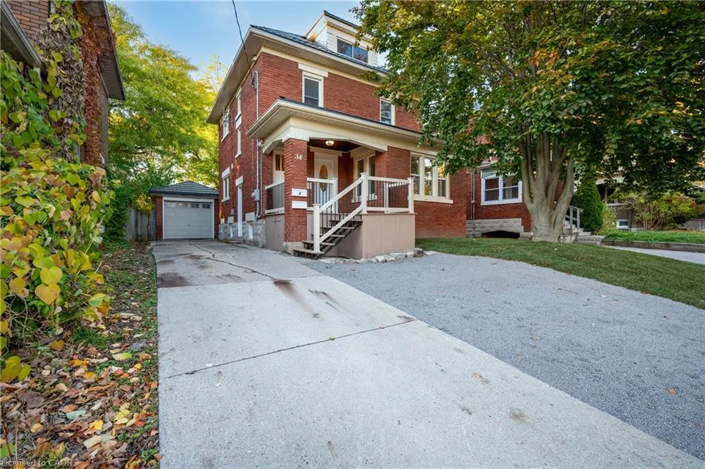 34 Stirling Avenue N