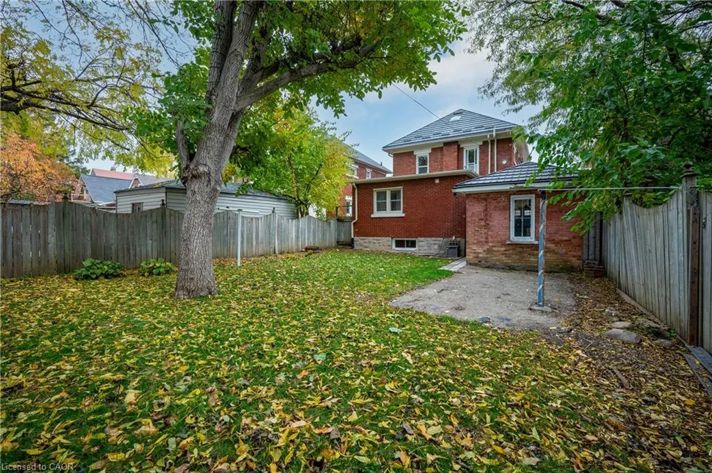 34 Stirling Avenue N