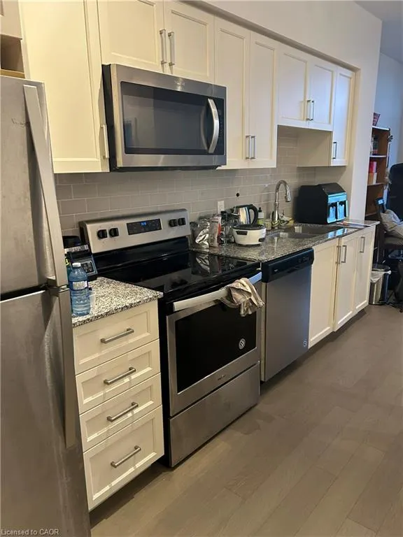 155 Caroline Street S, #405