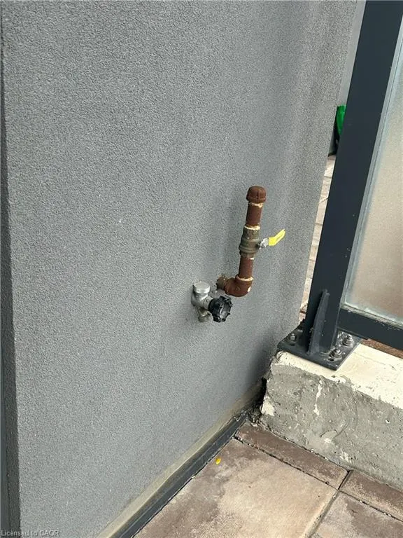 155 Caroline Street S, #405