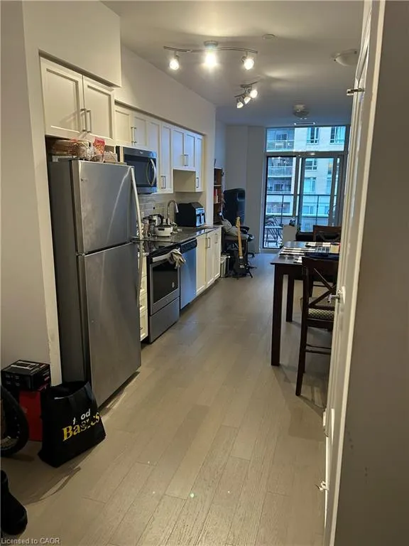 155 Caroline Street S, #405