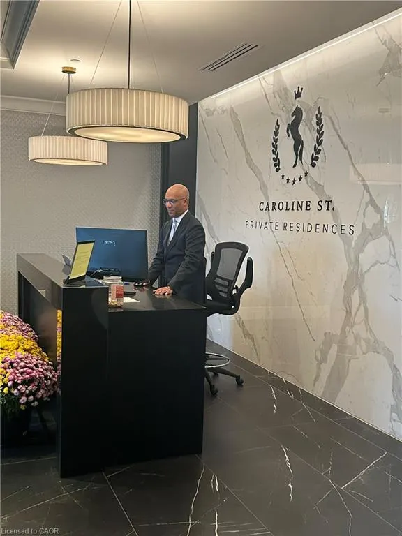 155 Caroline Street S, #405