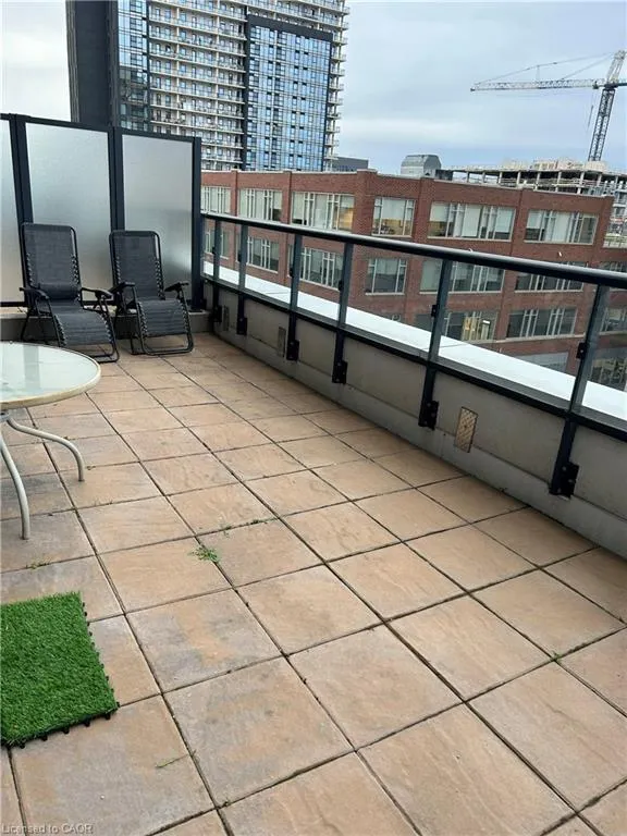 155 Caroline Street S, #405