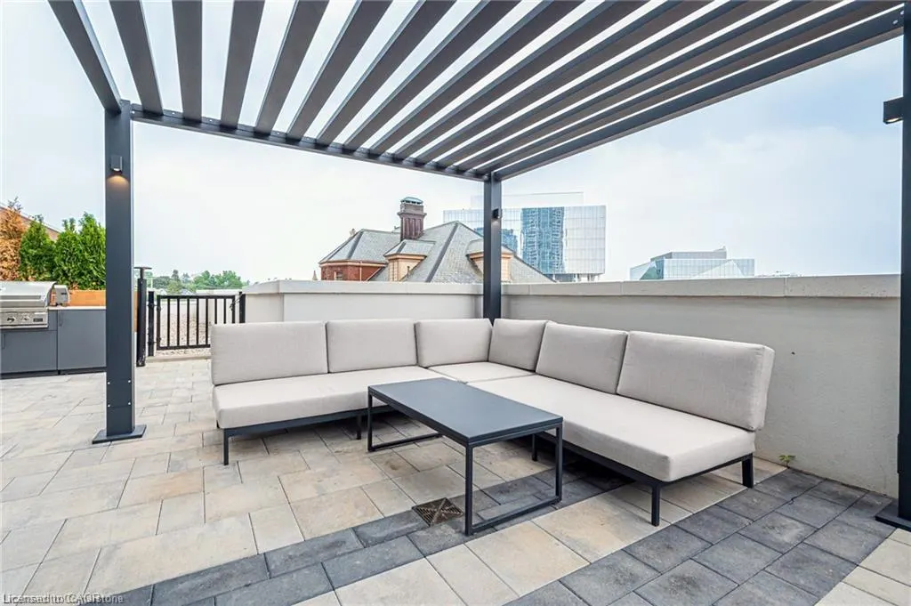 5 Wellington Street S, #611