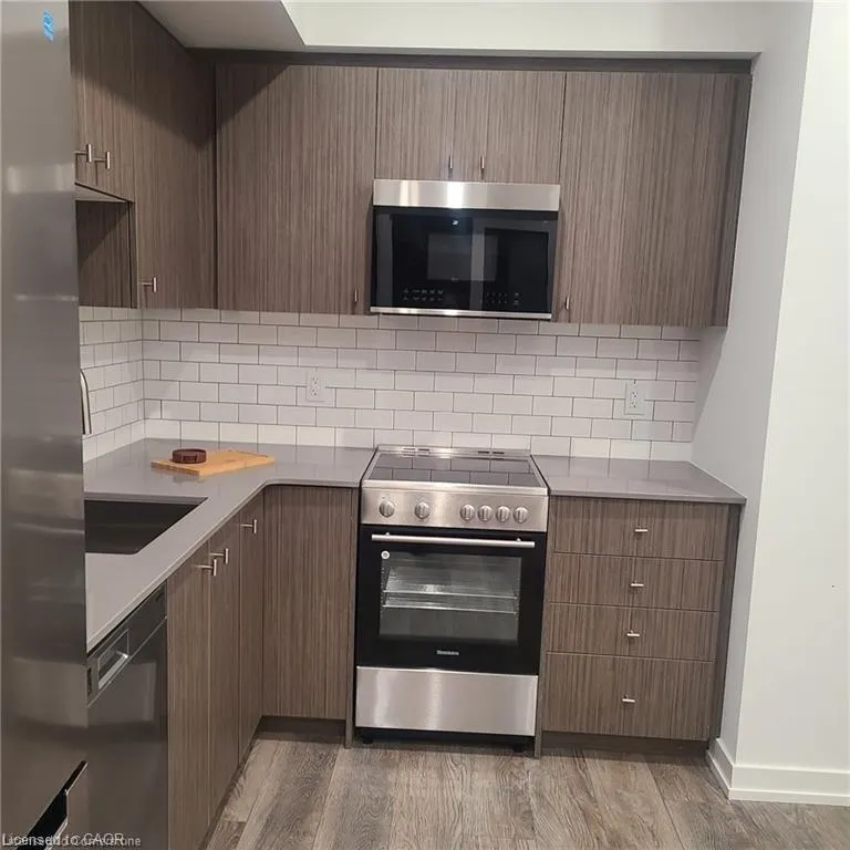 5 Wellington Street S, #611