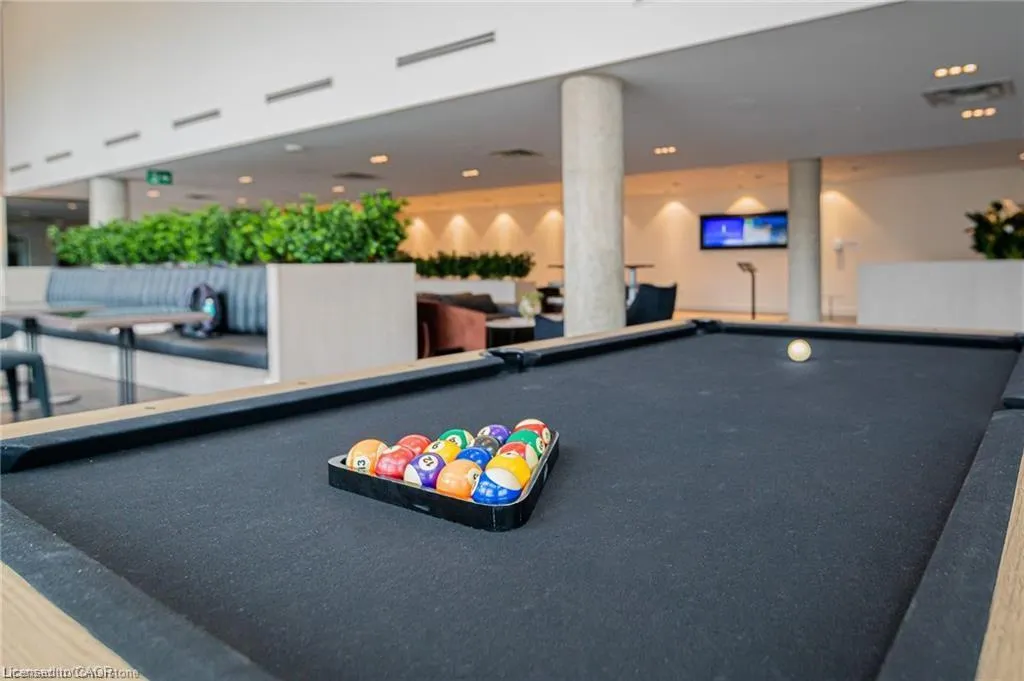 5 Wellington Street S, #611