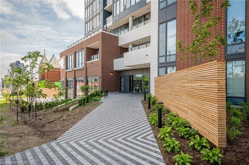 5 Wellington Street S, #611